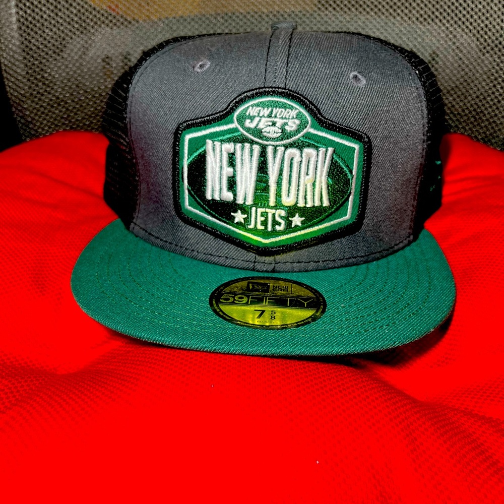 NEW WITH TAGS !!! NEW YORK JETS FITTED HAT Size 7 5/8